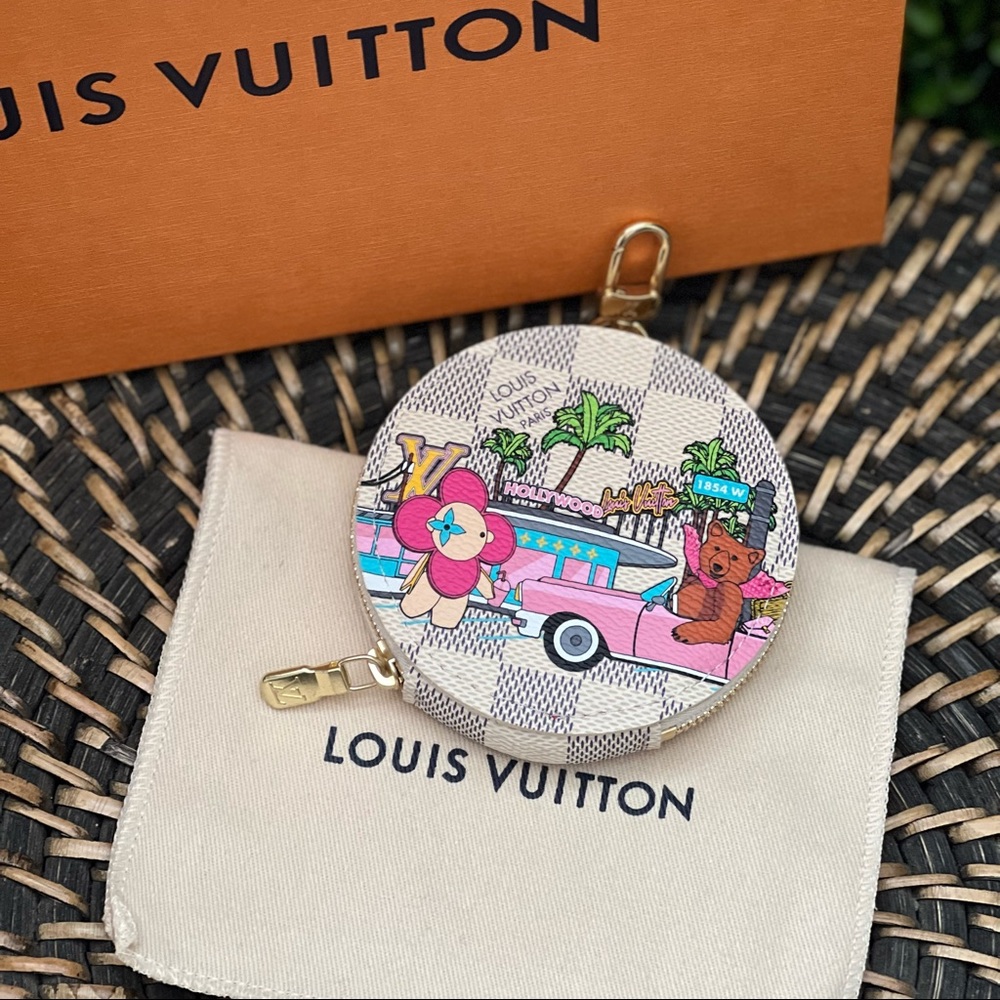 New Louis Vuitton Damien Azur Christmas Vivienne Animation 2021 Round Coin Purse